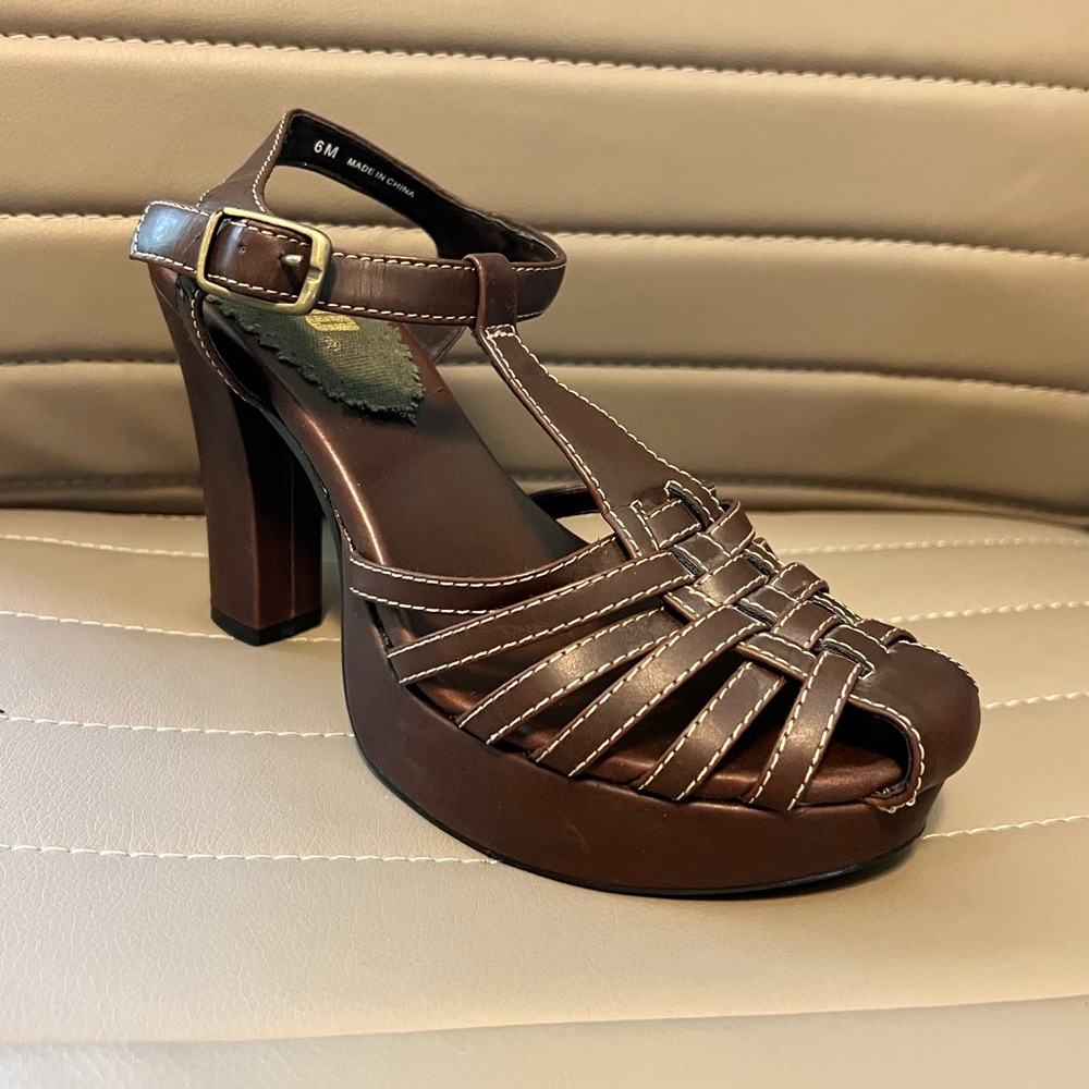 BONGO Brown Strappy Heels
